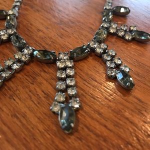 Vintage crystal necklace. Perfect for the holidays! Or wear with a tee♥️